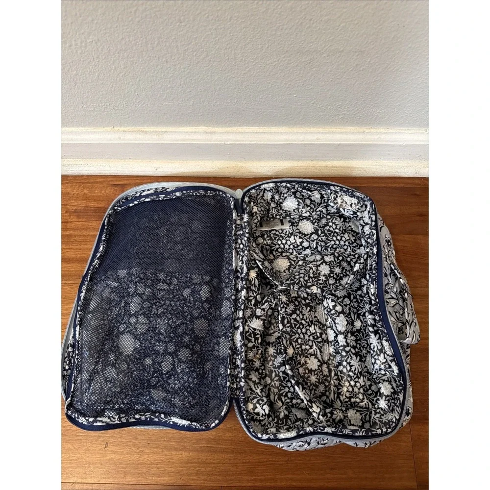 VERA BRADLEY Deluxe Travel Organizer Vanity Case Cosmetics Perennials Gray NWT